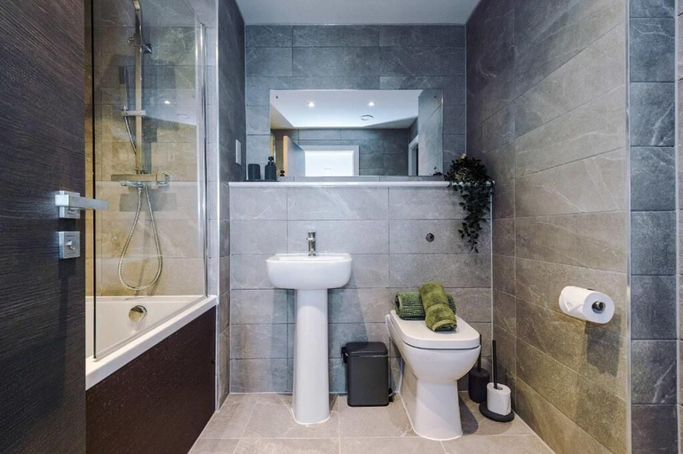 Bathroom 4, 96 Greengate, Manchester