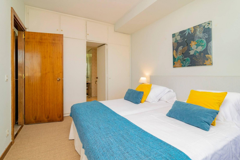 Room 5, Colon 819 in Madrid With 1 Bedrooms and 1 Bathrooms, Madrid