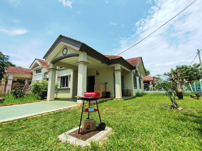 Exterior & Views, Corner 3BR Landed House at Sepang, Sepang