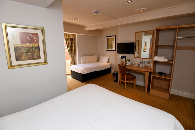 Bedroom 2, Vine, Stafford by Marston's Inns, Staffordshire