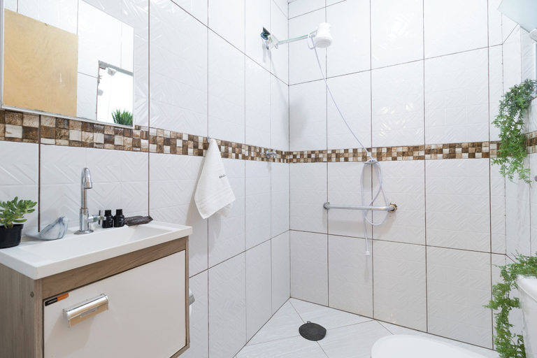 Bathroom 2, Sítio com 5 suítes e piscina, Ibiúna