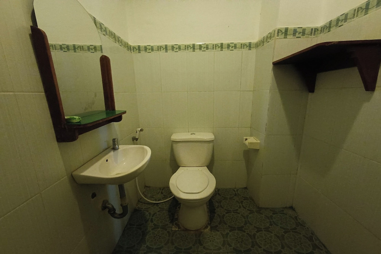 Bathroom, Capital O 93829 Alika Homestay Syariah, Klaten