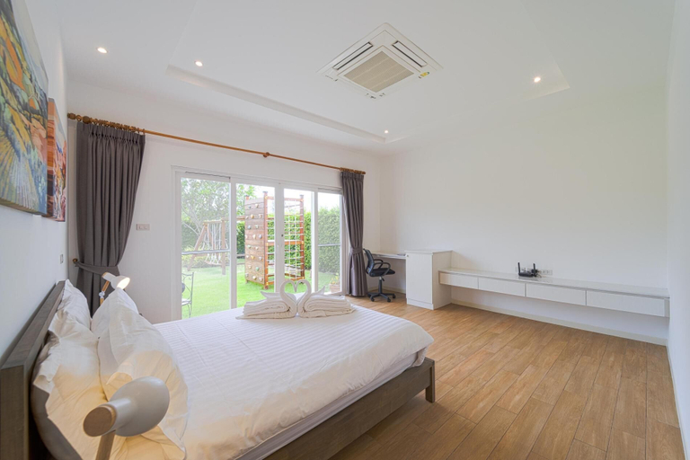Room 2, TropicalFamilyVilla w Pool&Garden ML103, Hua Hin