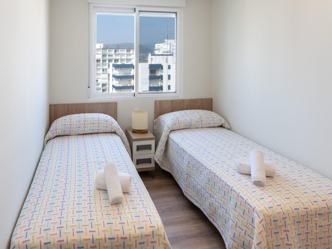 Bedroom 2, Torres Del Mar - Apartment In Grau I Platja, Valencia