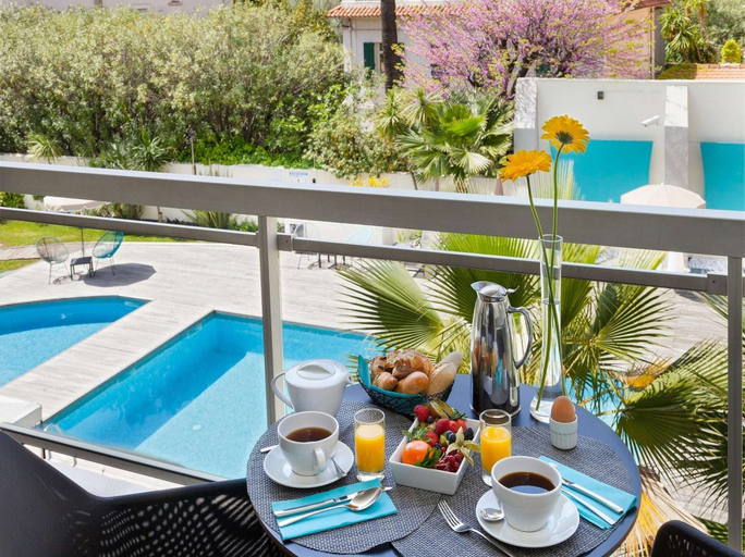View from property, Bright Pool View Room in Cannes, Alpes-Maritimes