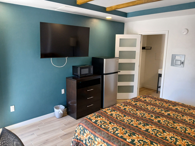 Room 2, Elita Inn, Polk