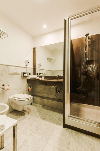 Bathroom 5, Hotel Carpi, Modena