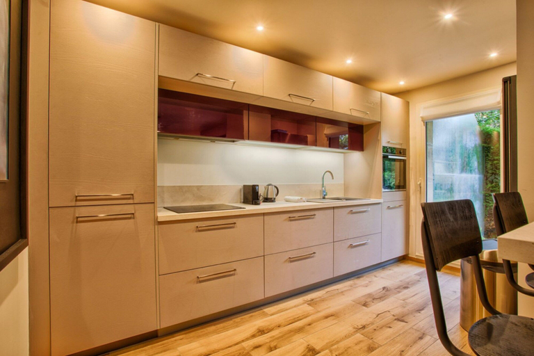 Private kitchen 4, Deauville Lovely Flat With Private Garden, Calvados