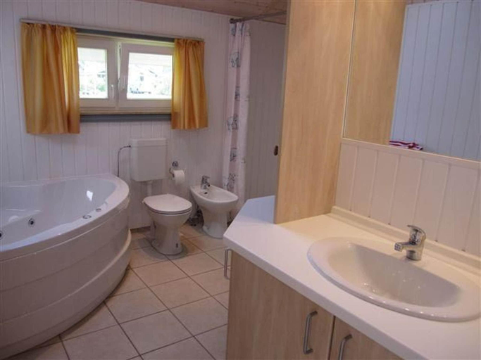 Bathroom 4, Ferienhaus im Ferienpark Mueritz, Mecklenburgische Seenplatte