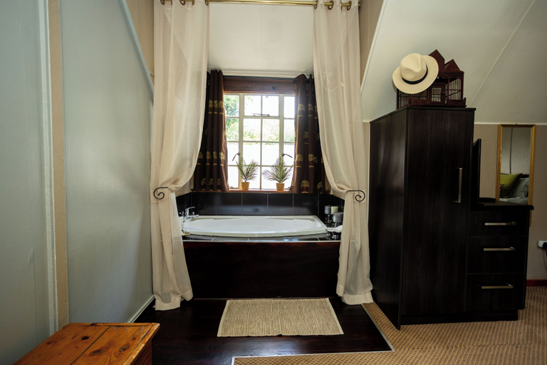 Others 5, Ducks Country House, Sedibeng