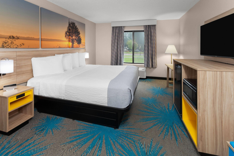 Bedroom 3, Days Inn by Wyndham Eagle River, Vilas