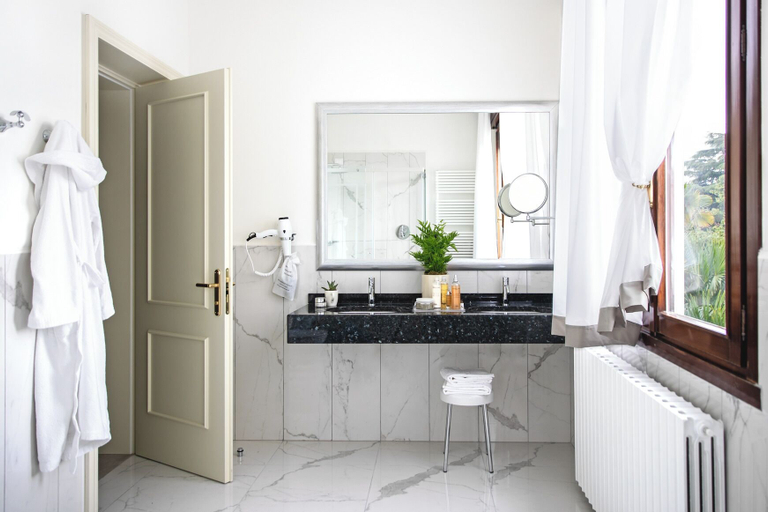 Bathroom 5, GRAND HOTEL TRIESTE & VICTORIA – Contemporary Thermal Luxury SPA, Padua