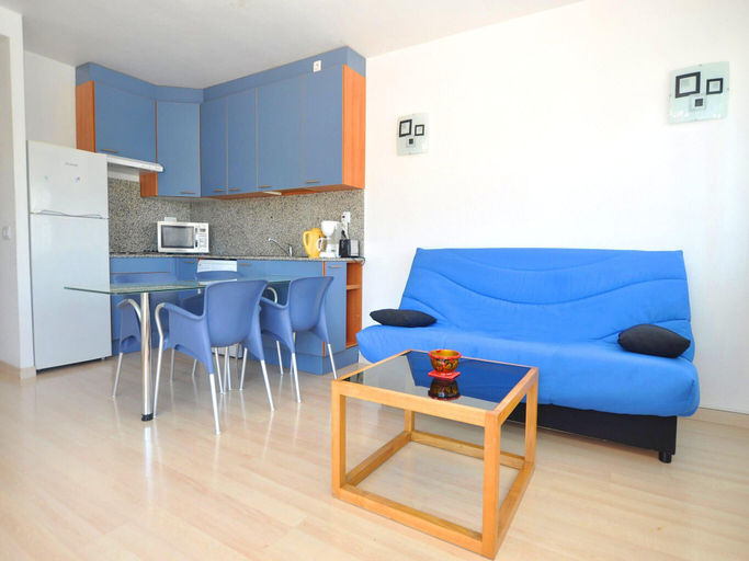 2, Apartment in Roses with large terrace, Girona