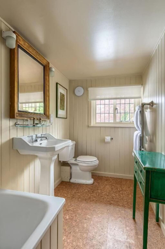 Bathroom 4, Falstaff, Kent
