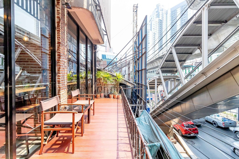 Exterior & Views 2, Thonglor Travellers Hostel & Cafe, Wattana