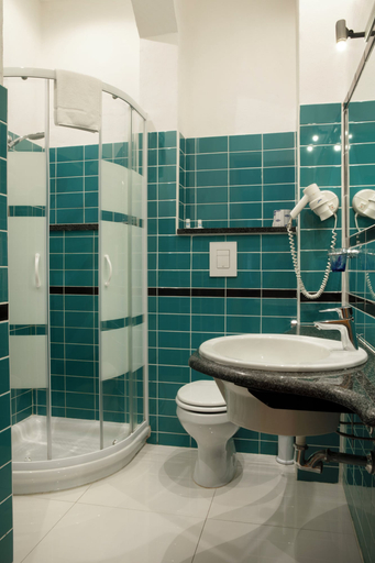 Bathroom 5, Hotel Europa, Livorno