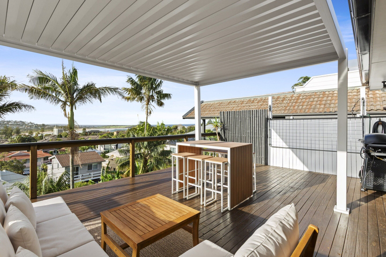 Balcony 2, Chic Coastal 1-bedroom Home With Balcony & BBQ, Sydney