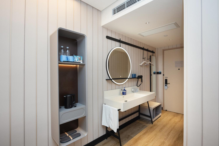 Bathroom 3, Hanting Hotel Shanghai Yishan Road Center, Shanghai