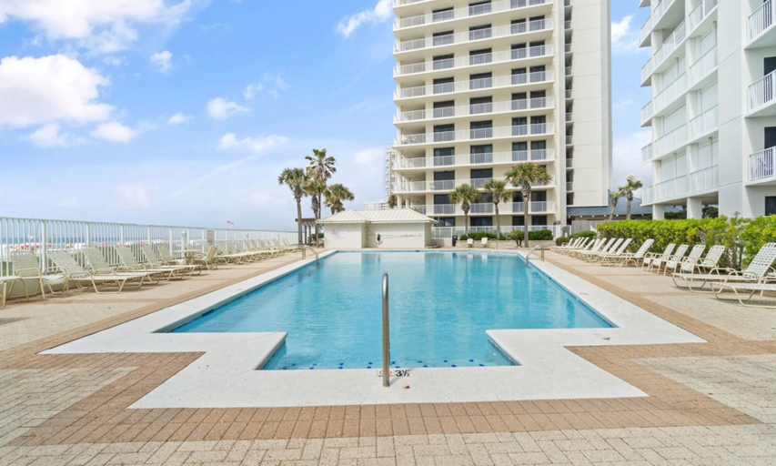 Sport & Beauty 4, Pelican Pointe 1203, Baldwin