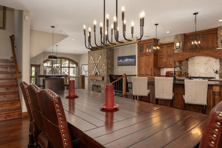Food & Drinks 5, Iron Horse Manor 4 Bedroom Home, Grand