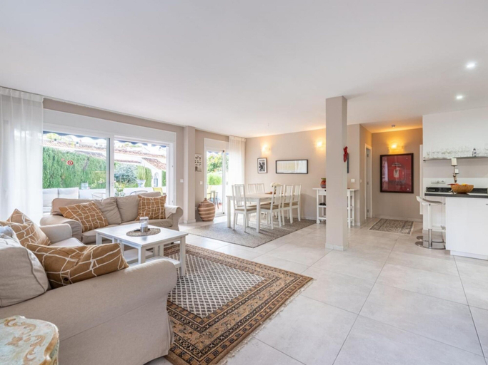 Others 5, Sol y Paz 3 Family Apartment With Great Location, Málaga