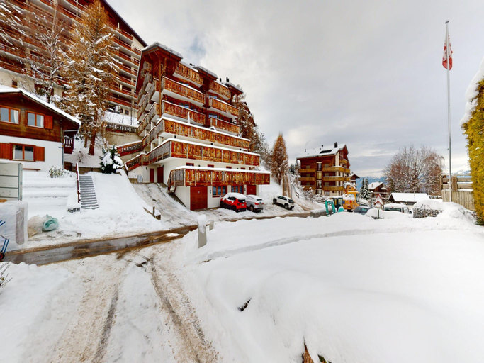 4, Apartment in central location with views, Conthey
