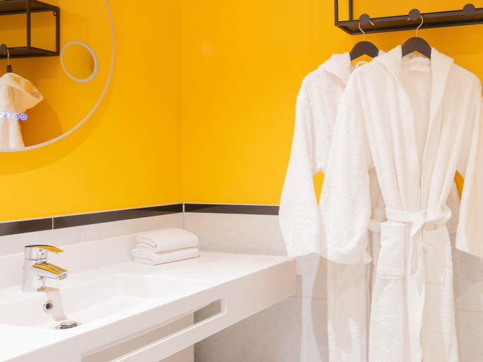 Bathroom 5, Mercure Forbach, Moselle