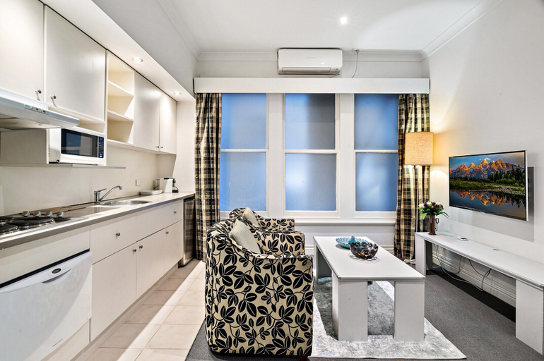 Private kitchen 3, Melbourne CBD 1-bed With A/C Close to Theatres, Melbourne