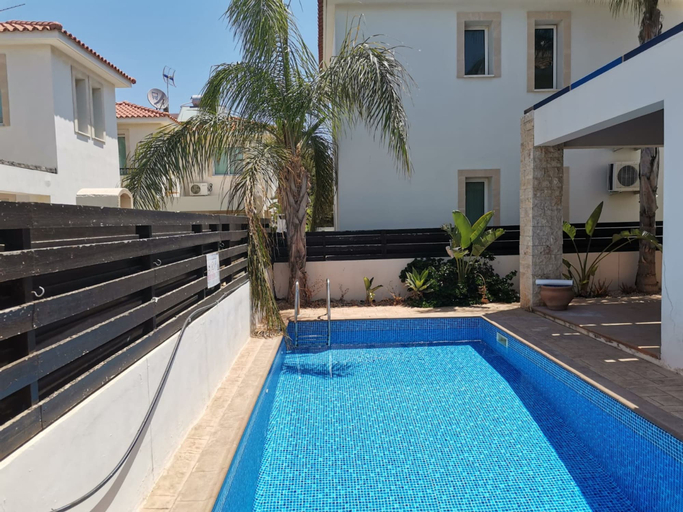 Room 2, Amelia Villa With Private Pool Wifi BBQ