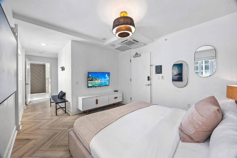 Others 3, Luxuri Suites, Miami-Dade