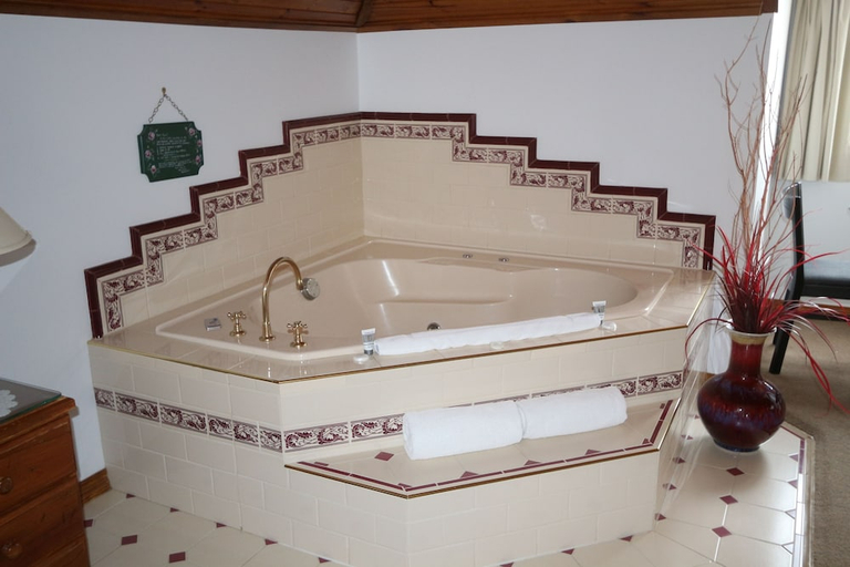 Bathroom 3, Swansea Cottages & Lodge Suites, Glamorgan-Spring Bay