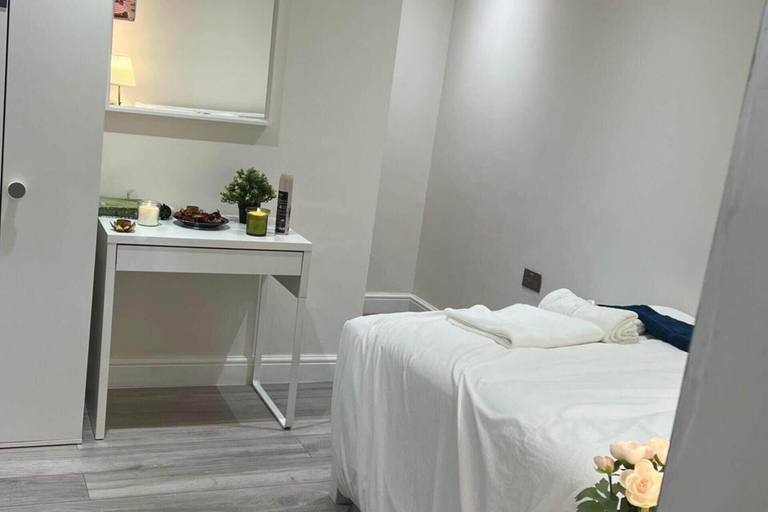 Bedroom 2, Lovely Studio Apartment in London, London