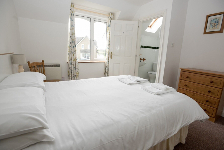 Bedroom 2, Moore Bay Holiday Homes