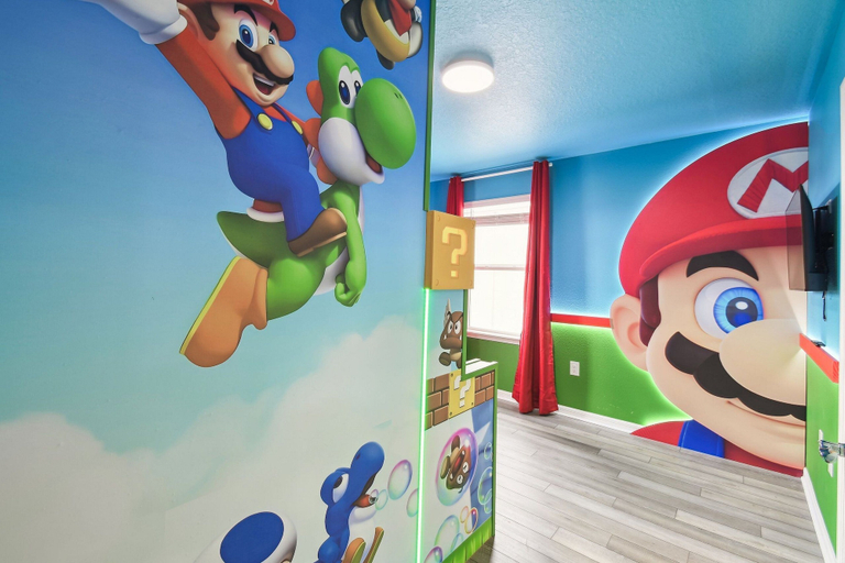Children's area 5, 5 BD En-suites, Game Room, Pool, Sleeps 14, Disney, Lake