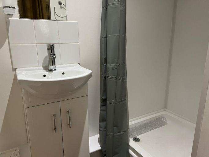 Bathroom 5, Preston Room Let, Somerset
