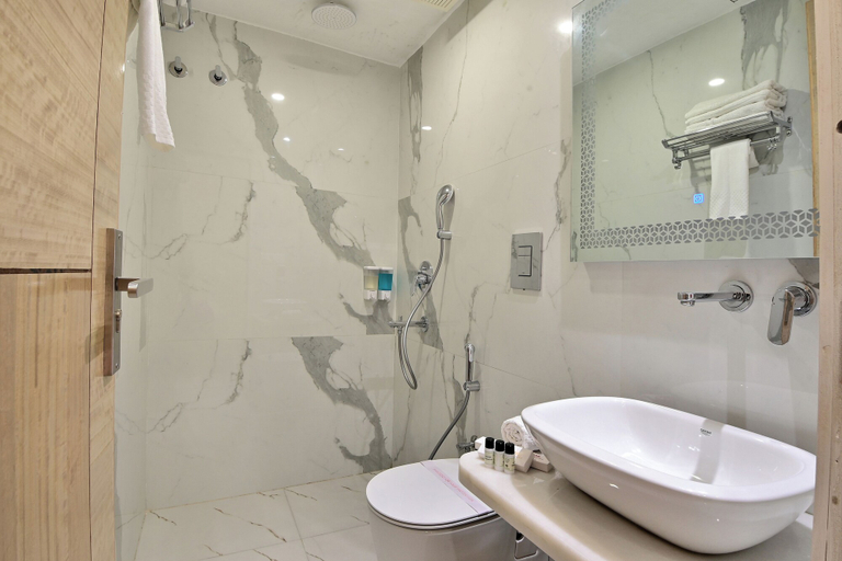 Bathroom 3, Hotel Aman International at New Delhi Station, Delhi