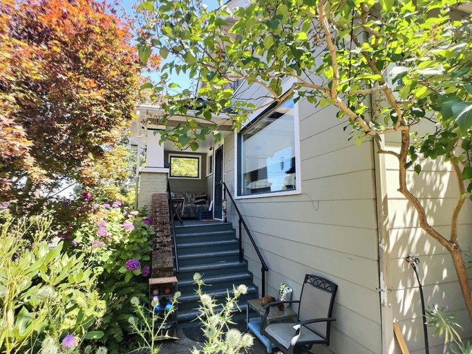 Exterior 4, Stay Rested - First Nation, Seattle