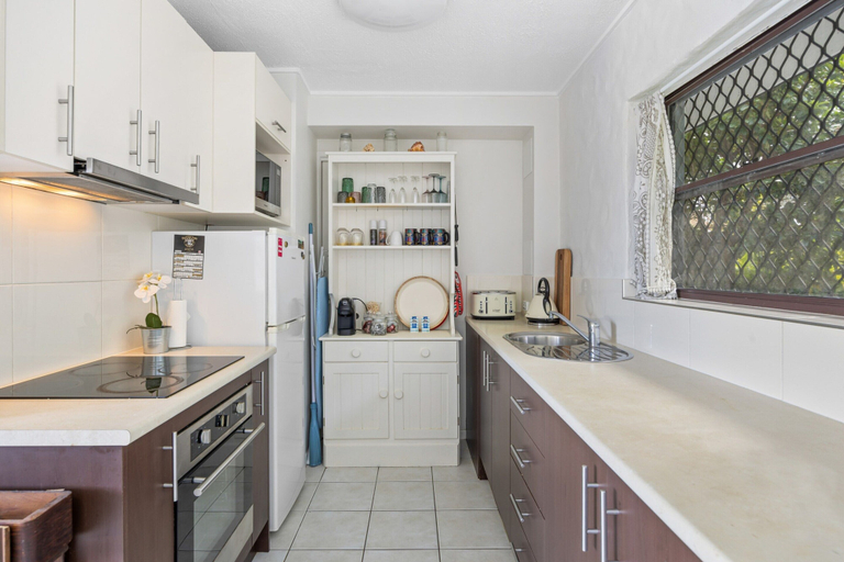 Private kitchen 4, Great Location 1-bed With Pool, Maroochy - Mooloolaba