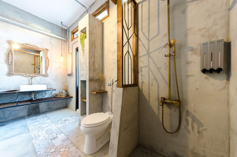 Bathroom 3, Kenting Sleep Inn, Pingtung