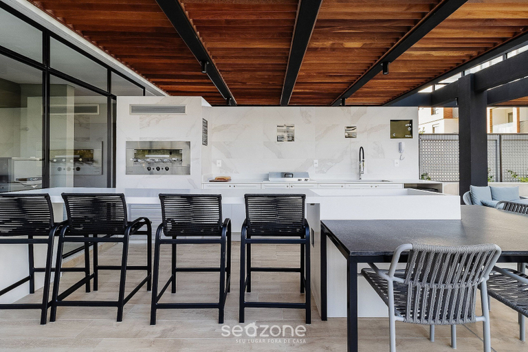 Food & Drinks, Stay in a Building With a Pool, Gym, and Leisure - SSL, Florianopolis