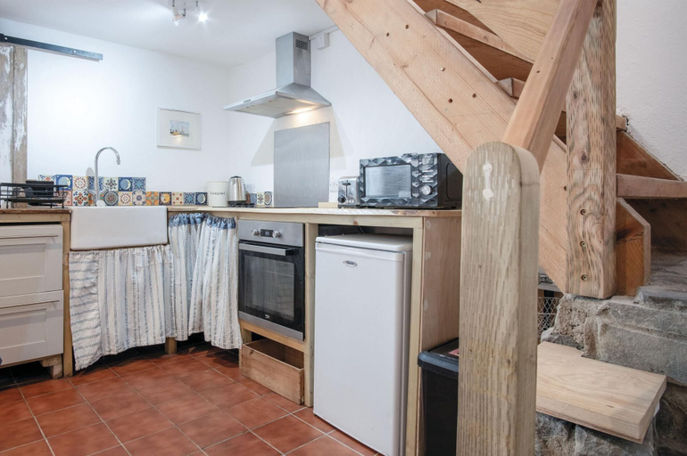 Others 4, Soap Barn - 1 Bedroom Cottage - Manorbier, Pembrokeshire