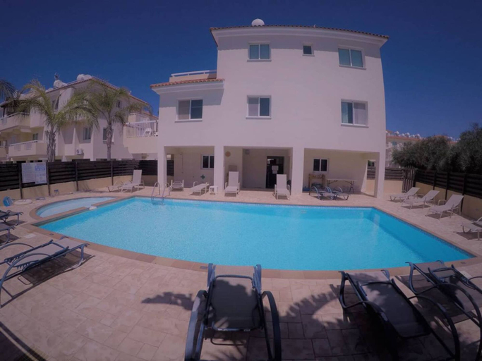 Room 5, Andros Apt 2 Bed Free Wi-fi Safe Complex Pool