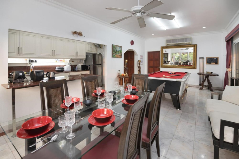Food & Drinks 4, Siri Villas, Pattaya