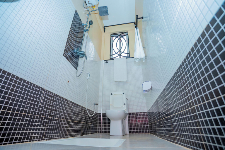 Bathroom 5, Volunteer Hostel, Moshi Urban