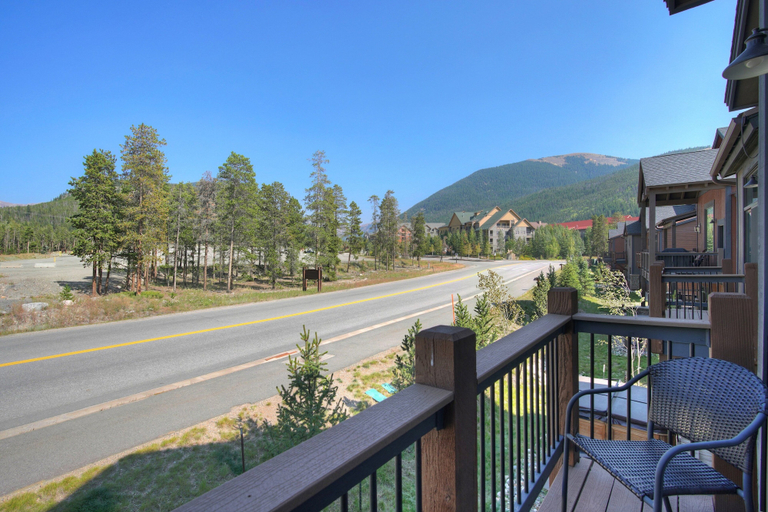 Property grounds 4, Luxury Home - Sleeps 10 - Fireplace & Mountain View 3 Bedroom Condo, Summit