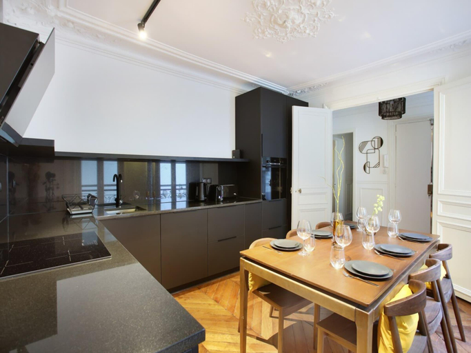 3, Sublime apartment with AC Louvre Museum, Paris