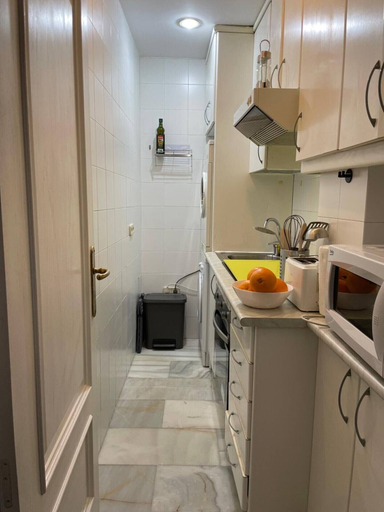 Room 3, Cozy Apartment in La Latina Perfect for Work or Study, Madrid