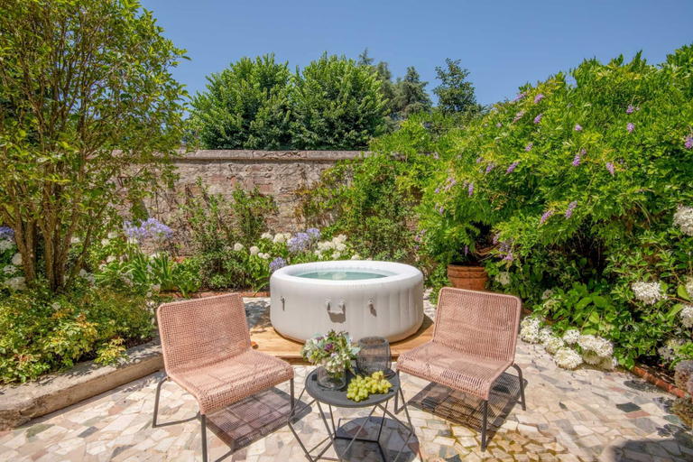 Room 5, The Garden Lodge in Lucca, Lucca
