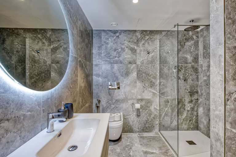 Room 4, Official Mercury Suites With Rooftop Pool Access, St Julian's