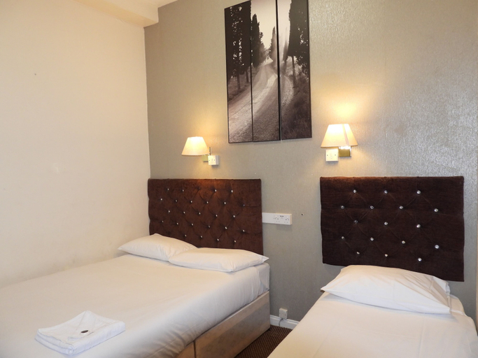 Bedroom 3, Hyde Park Court Hotel, London